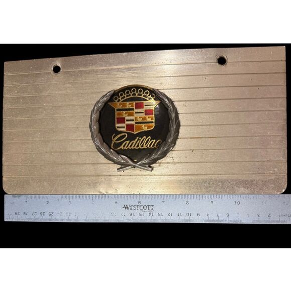 Cadillac Automobile Plate With “ Cadillac Wreath and Crest” Logo Vintage - Picture 4 of 11